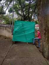 Realizan cerramiento de puente peatonal en inmediaciones del H.U.V.