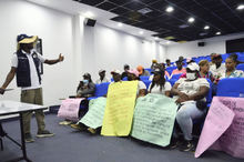 Se crea mesa de di&aacute;logo con manifestantes que habitan en el sector de navarro