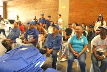 Administraci&oacute;n entreg&oacute; triciclos y dotaciones a recicladores afectados por incendio en Silo&eacute;