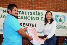 Administraci&oacute;n entreg&oacute; triciclos y dotaciones a recicladores afectados por incendio en Silo&eacute;