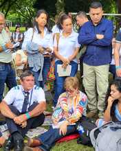 Manipuladoras de alimentos y doctores  piden al Presidente ser tenidos en cuenta