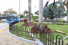 Contrataci&oacute;n de separadores viales de cara a la gente 