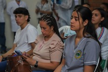 Contralores escolares con las manos en la masa