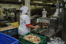 Contralores escolares con las manos en la masa