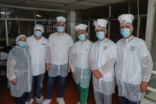 Contralores escolares con las manos en la masa