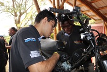 J&oacute;venes de Todas y Todos a Estudiar practican en brigadas de mantenimiento
