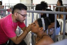 Los ni&ntilde;os se gozan incluso el tras bambalinas en el Festival Mundial de Salsa en Cali