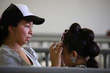 Los ni&ntilde;os se gozan incluso el tras bambalinas en el Festival Mundial de Salsa en Cali