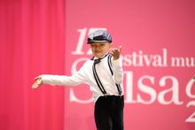 Los m&aacute;s peque&ntilde;os tambi&eacute;n azotan baldosa en el Festival Mundial de Salsa Cali 2022