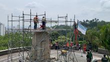 Comienza la instalaci&oacute;n de la estatua de Sebasti&aacute;n de Belalc&aacute;zar