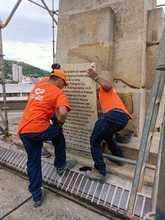 Instalan nueva placa del monumento de Sebasti&aacute;n de Belalc&aacute;zar 