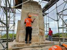 Instalan nueva placa del monumento de Sebasti&aacute;n de Belalc&aacute;zar 