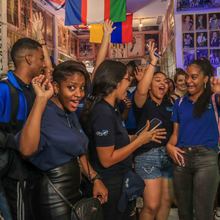 Los j&oacute;venes de Todas y Todos a Estudiar se movieron al ritmo de la salsa