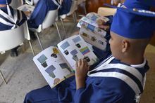 En ceremonia de graduaci&oacute;n de grado 5, ni&ntilde;os y ni&ntilde;as recibieron su cartilla La Paz es mi Cuento