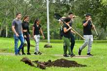 Estudiantes del ICESI y Antonio Jos&eacute; Camacho celebraron sus &eacute;xitos y la amistad en el coraz&oacute;n de Pance