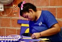 Madres cabeza de familia, las artesanas del Alumbrado Navide&ntilde;o