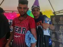 Personas en situaci&oacute;n de calle, felices de celebrar sus cumplea&ntilde;os