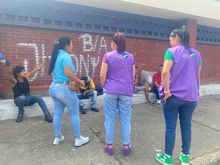 Personas en situaci&oacute;n de calle, felices de celebrar sus cumplea&ntilde;os