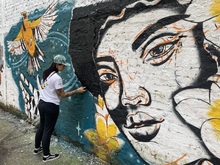 Sara Hern&aacute;ndez, una artista pereirana que pinta de color las calles de Cali