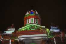 Un show tecnol&oacute;gico ilumina la Plaza de Caycedo