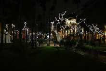 Un show tecnol&oacute;gico ilumina la Plaza de Caycedo