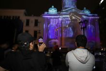 Un show tecnol&oacute;gico ilumina la Plaza de Caycedo