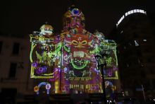Un show tecnol&oacute;gico ilumina la Plaza de Caycedo