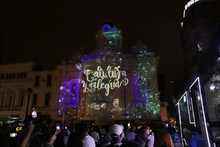 Un show tecnol&oacute;gico ilumina la Plaza de Caycedo