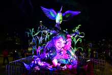 En la zona centro, en el Bulevar del R&iacute;o, se tienen macro figuras hechas por artesanos nari&ntilde;enses que han trabajado 12 figuras volum&eacute;tricas que recrean una hermosa leyenda alrededor del colibr&iacute;. 