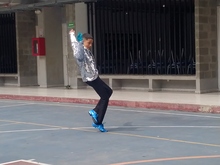 Una biblioteca escolar con superh&eacute;roes e historietas