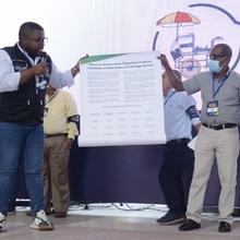 Vendedores Informales firman pacto de Gobernanza con la Administraci&oacute;n Distrital