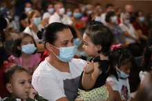 Navidad, sonrisas y cale&ntilde;idad para la ni&ntilde;ez del Barrio Breta&ntilde;a