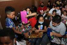 Navidad, sonrisas y cale&ntilde;idad para la ni&ntilde;ez del Barrio Breta&ntilde;a