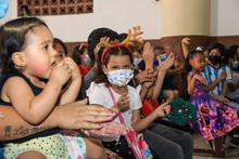 Navidad, sonrisas y cale&ntilde;idad para la ni&ntilde;ez del Barrio Breta&ntilde;a