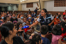 Navidad, sonrisas y cale&ntilde;idad para la ni&ntilde;ez del Barrio Breta&ntilde;a