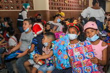 Navidad, sonrisas y cale&ntilde;idad para la ni&ntilde;ez del Barrio Breta&ntilde;a