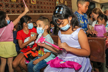 Navidad, sonrisas y cale&ntilde;idad para la ni&ntilde;ez del Barrio Breta&ntilde;a