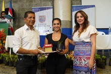 300 t&iacute;tulos de vivienda entregados en Cali