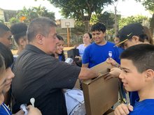 Banda m&uacute;sico marcial del Barrio Berl&iacute;n recibe sus insumos musicales