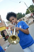 Banda m&uacute;sico marcial del Barrio Berl&iacute;n recibe sus insumos musicales