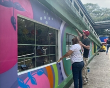 Manos colmadas de amor llenaron de color las paredes del Geri&aacute;trico San Miguel