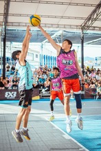 Adri&aacute;n, el espigado hijo de &Oacute;scar C&oacute;rdoba que no hered&oacute; el arco pero brilla en el baloncesto