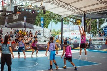 Adri&aacute;n, el espigado hijo de &Oacute;scar C&oacute;rdoba que no hered&oacute; el arco pero brilla en el baloncesto