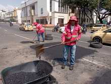 Solucionan da&ntilde;os en la malla vial en el centro de Cali con &lsquo;Obras de Coraz&oacute;n&rsquo;
