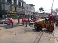 Solucionan da&ntilde;os en la malla vial en el centro de Cali con &lsquo;Obras de Coraz&oacute;n&rsquo;