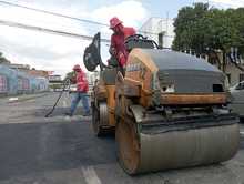Solucionan da&ntilde;os en la malla vial en el centro de Cali con &lsquo;Obras de Coraz&oacute;n&rsquo;