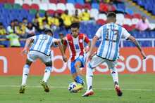 Paraguay venci&oacute; 2-1 a Argentina y pas&oacute; a encabezar el Grupo A del Suramericano Sub 20