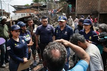 Alcaldía de Cali entregó ayudas humanitarias a familias afectadas por incendio en Los Chorros