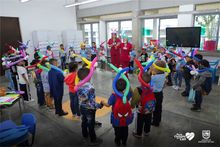 Ni&ntilde;as y ni&ntilde;os regresan con emoci&oacute;n a las aulas de su colegio