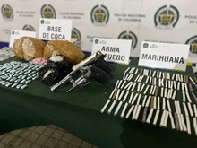 Polic&iacute;a neutraliza a narcotraficantes en tejados de la comuna 15